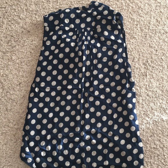 Adorable navy/soft tan polka dot sleeveless blouse - Picture 3 of 5